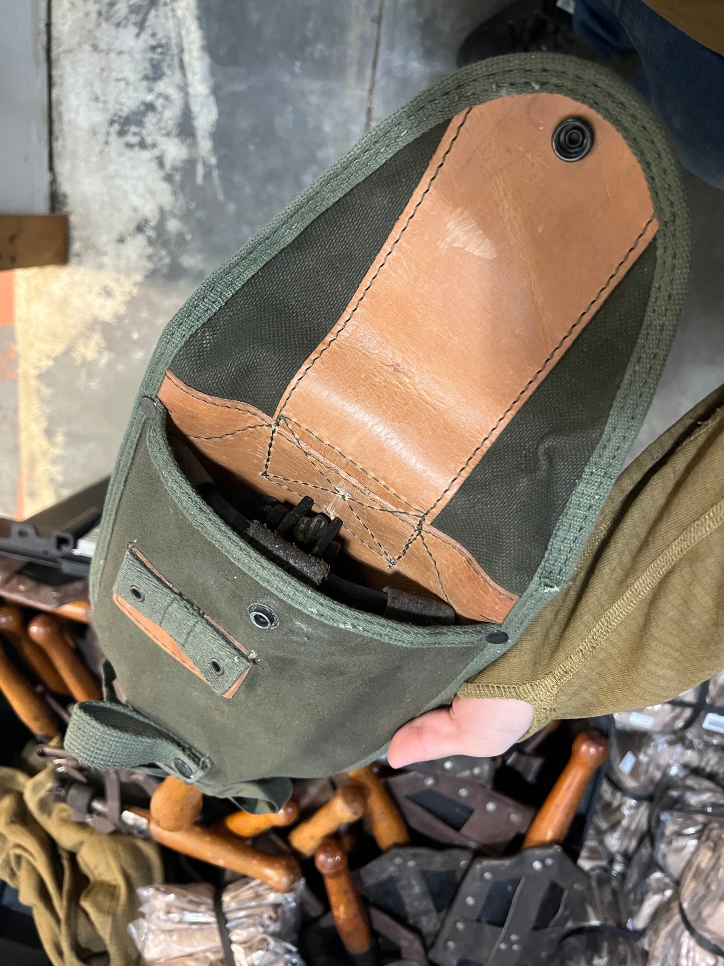 USGI OD M65 Shovel Cover (Alice Clips)