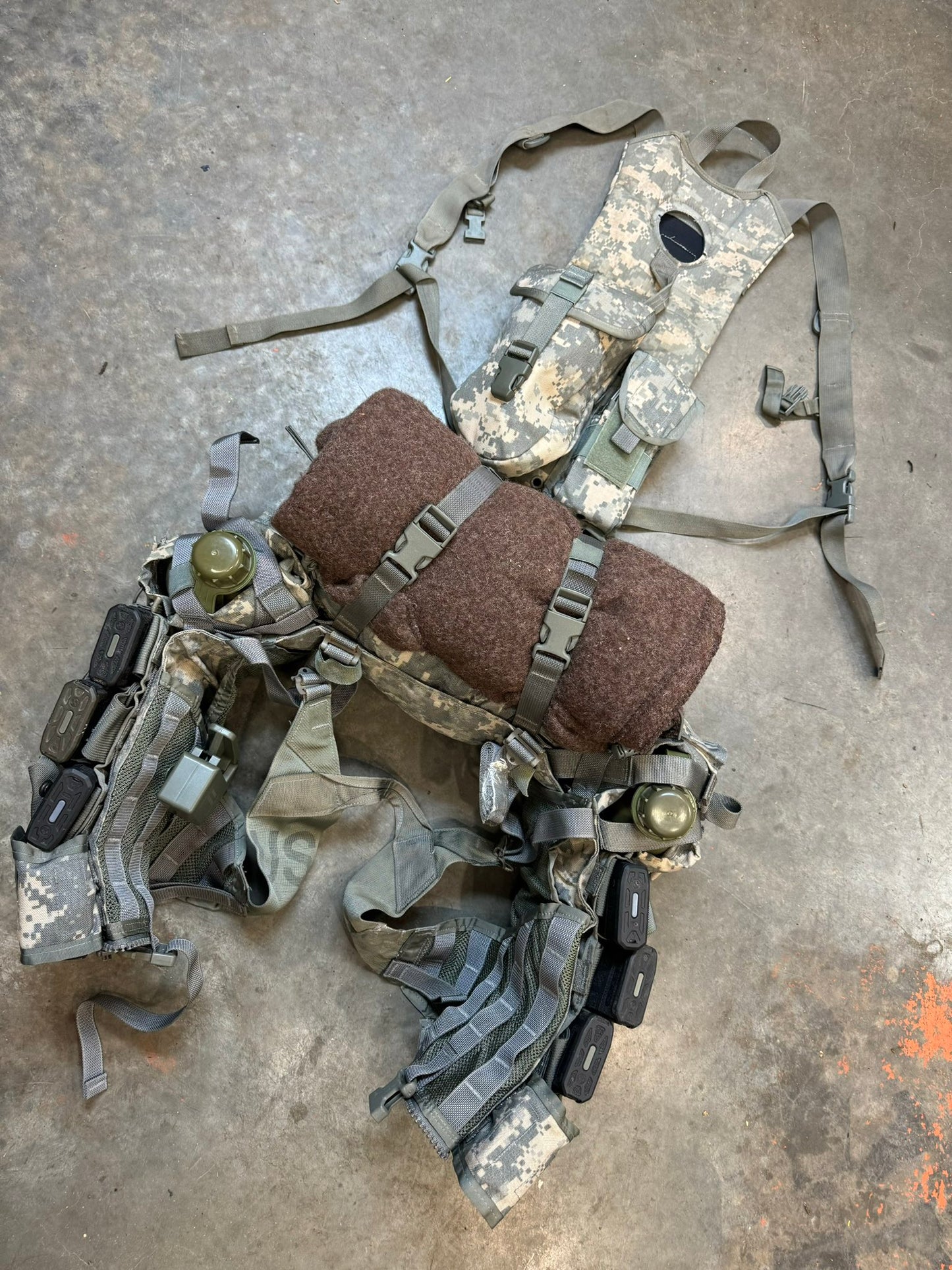 US Military Surplus Fighting Load Carrier FLC Loadouts - UCP “Rifleman”