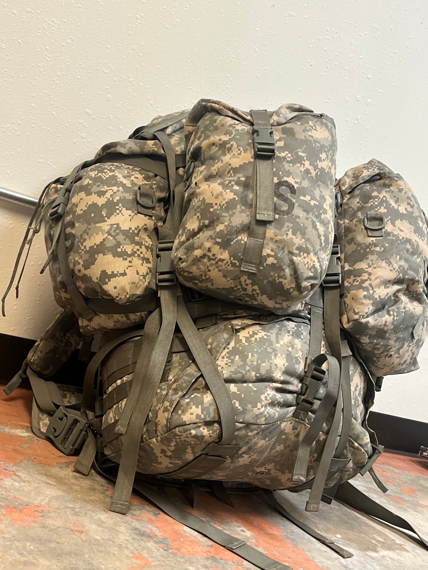 US Military Surplus MOLLE-ii Rucksack/ ruck w/ Frame and Parts - UCP / Backpack/ pack