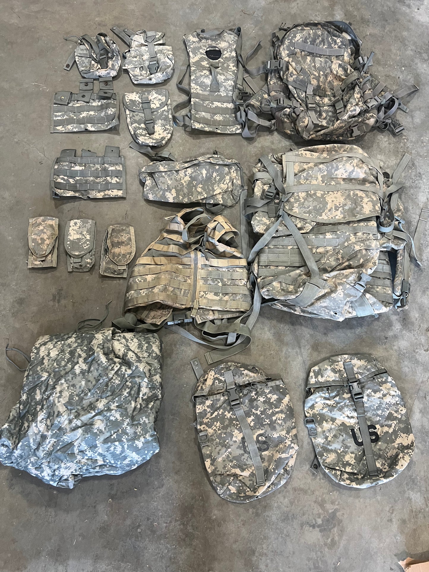 US Military Surplus MOLLE-ii Rucksack/ ruck w/ Frame and Parts - UCP / Backpack/ pack