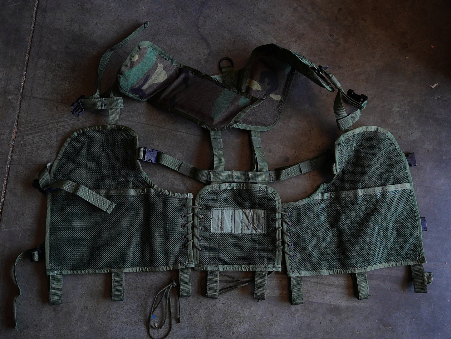 USGI MOLLE-ii M81 Medic Vest