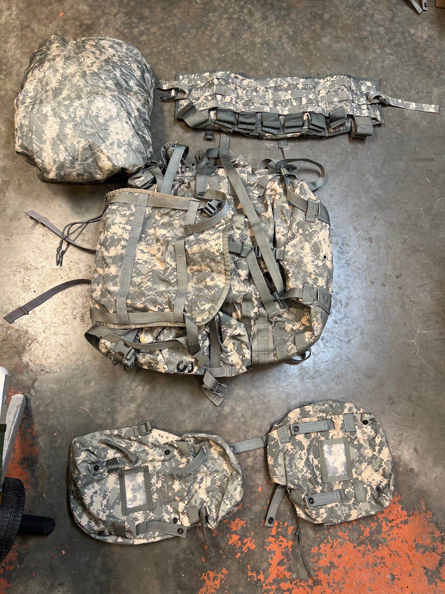 US Military Surplus MOLLE-ii Rucksack/ ruck w/ Frame and Parts - UCP / Backpack/ pack