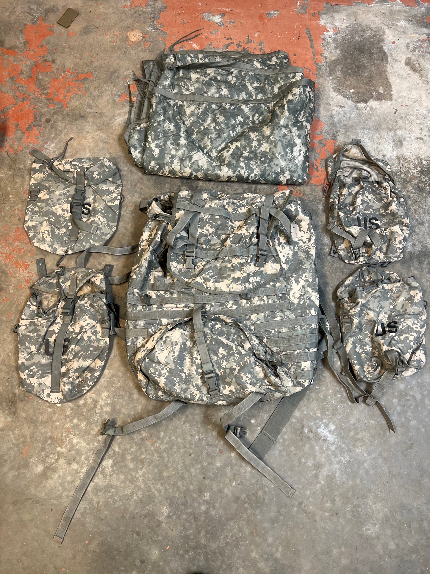 US Military Surplus MOLLE-ii Rucksack/ ruck w/ Frame and Parts - UCP / Backpack/ pack