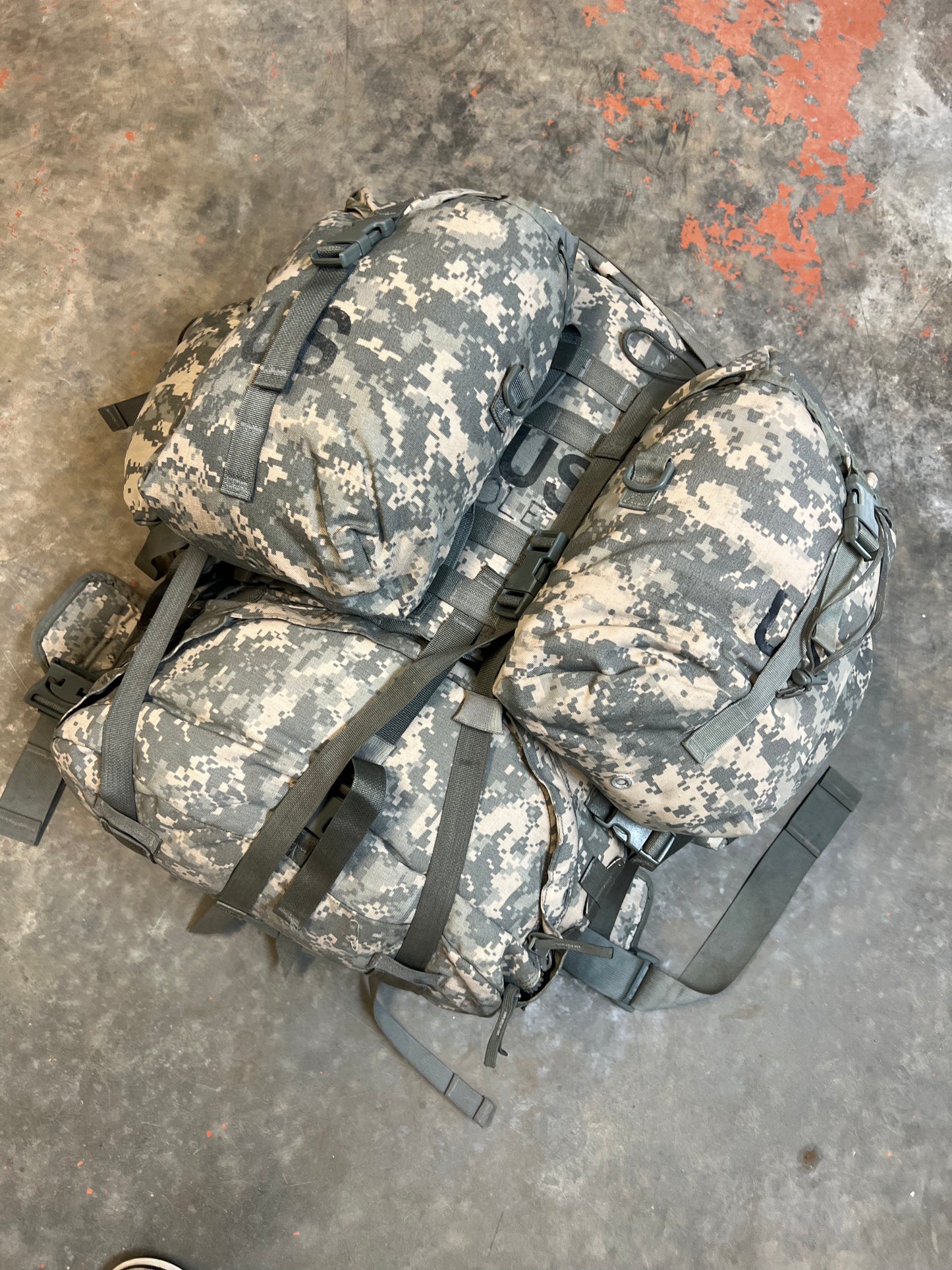US Military Surplus MOLLE-ii Rucksack/ ruck w/ Frame and Parts - UCP / Backpack/ pack