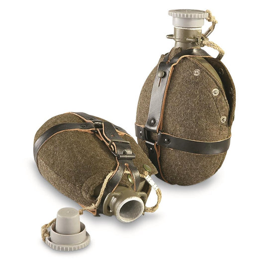 CZECH M60 CANTEEN W/BROWN FELT COVER USED