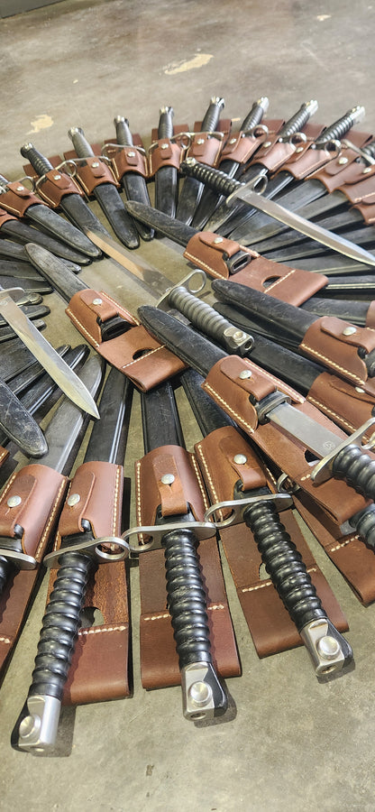 Swiss Military -ylijäämäinen M57-pistin tupella